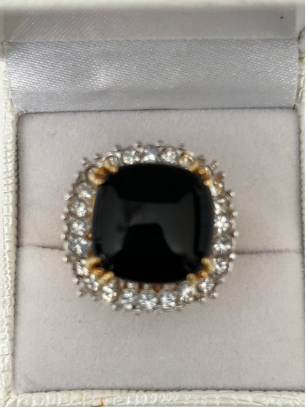 14K TGE RING GOLD/SILVER PLATED IMITATION ONYX & CRYSTAL 14K TGE RING SIZE 5
